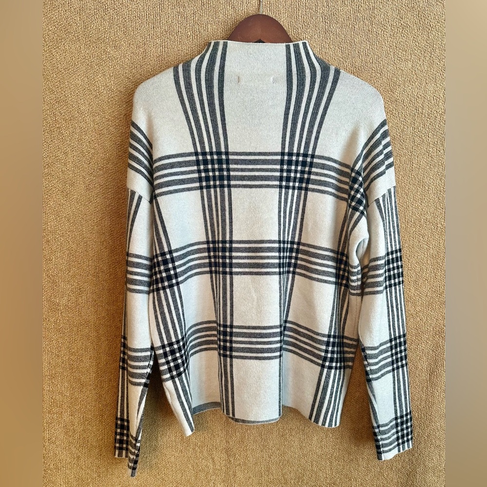Tahari White & Black Plaid Mock Turtleneck Sweater size XL - Picture 2 of 8